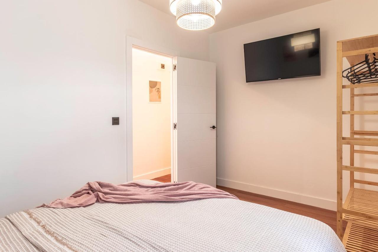New! Lovely 4-Bedroom Loft In Більбао Екстер'єр фото